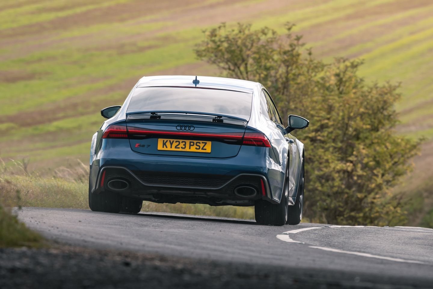 BMW M5 CS vs Audi RS7 Performance